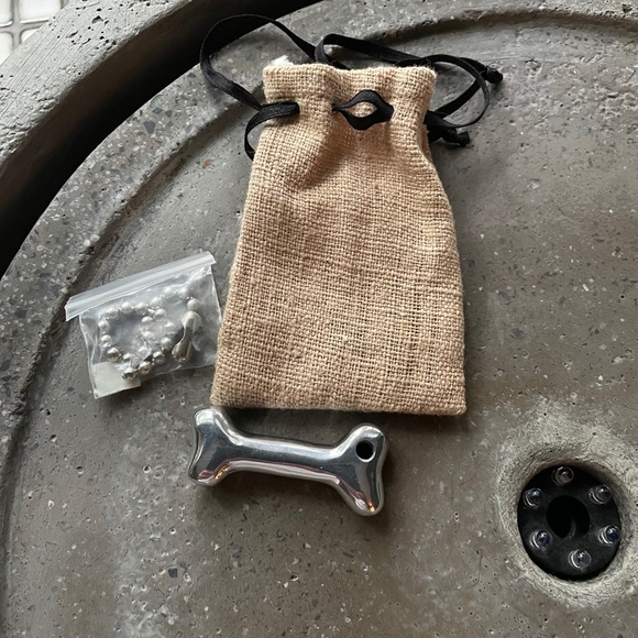 2 dog themed keychains - Picture 2 of 8